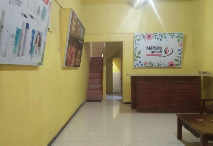 בית מלון כפרי Oyo 90604 Menara Sakti Syariah Homestay