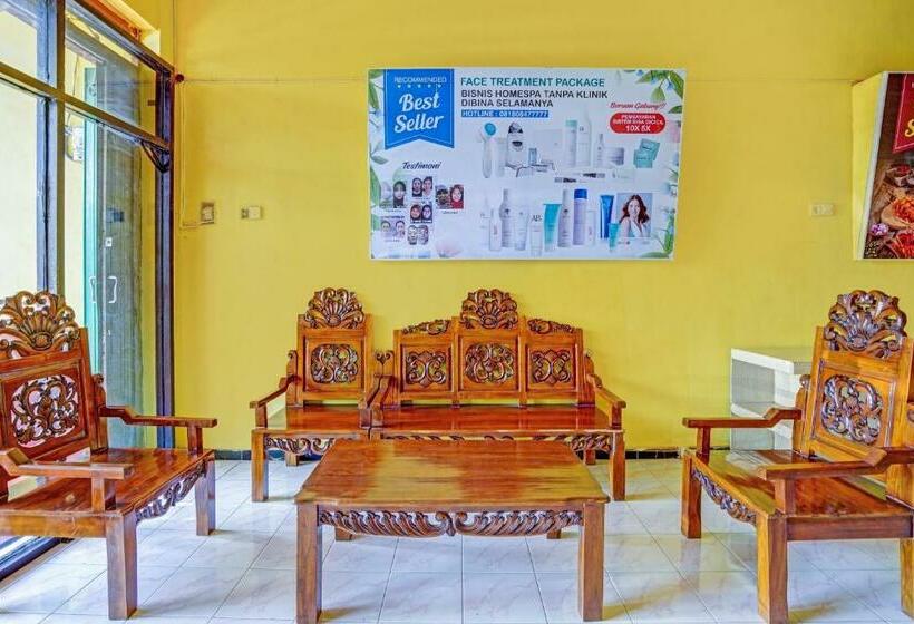 בית מלון כפרי Oyo 90604 Menara Sakti Syariah Homestay