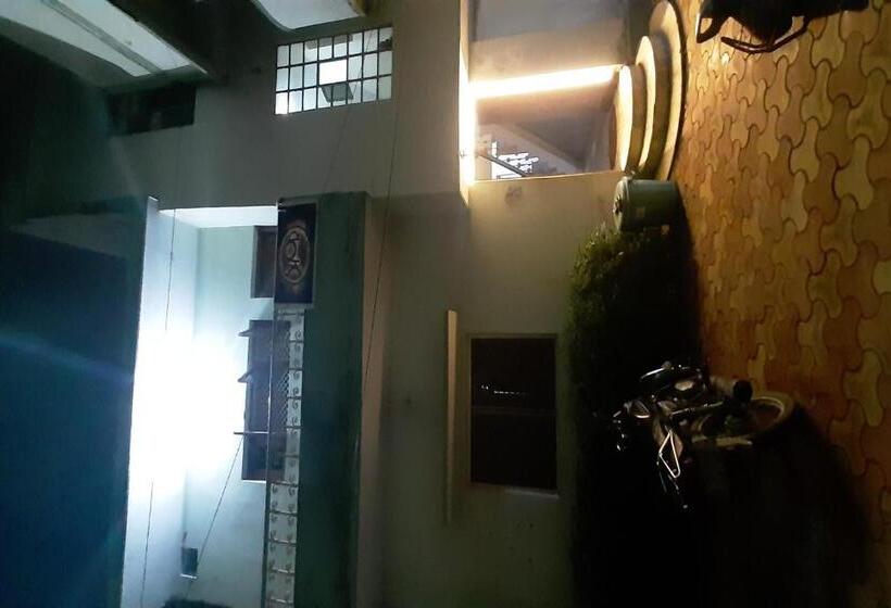 בית מלון כפרי Pop The Shor Inn