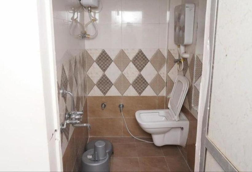 ホテル Pop 82356  Shreenathji