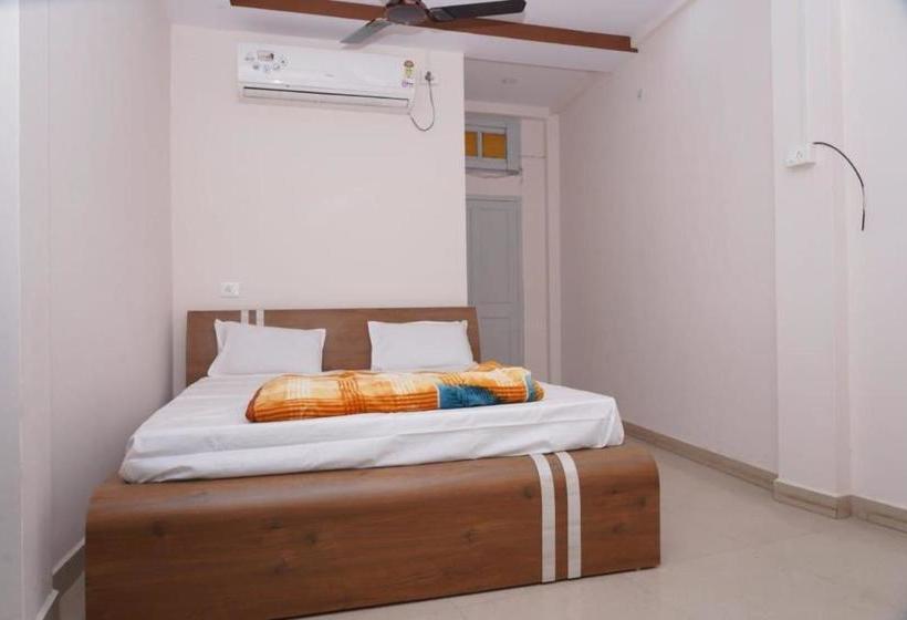 ホテル Pop 82356  Shreenathji