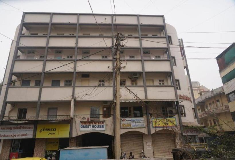 ホテル Pop 82356  Shreenathji