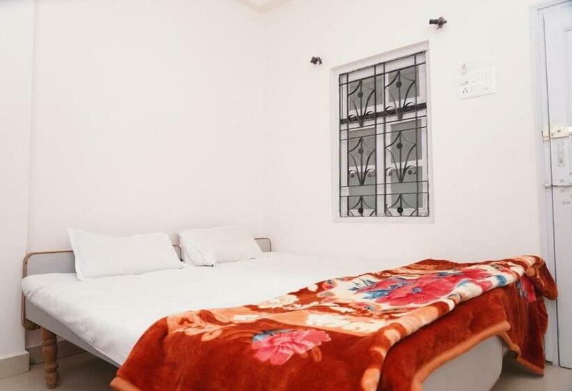 ホテル Pop 82356  Shreenathji