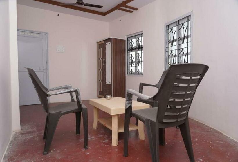 ホテル Pop 82356  Shreenathji