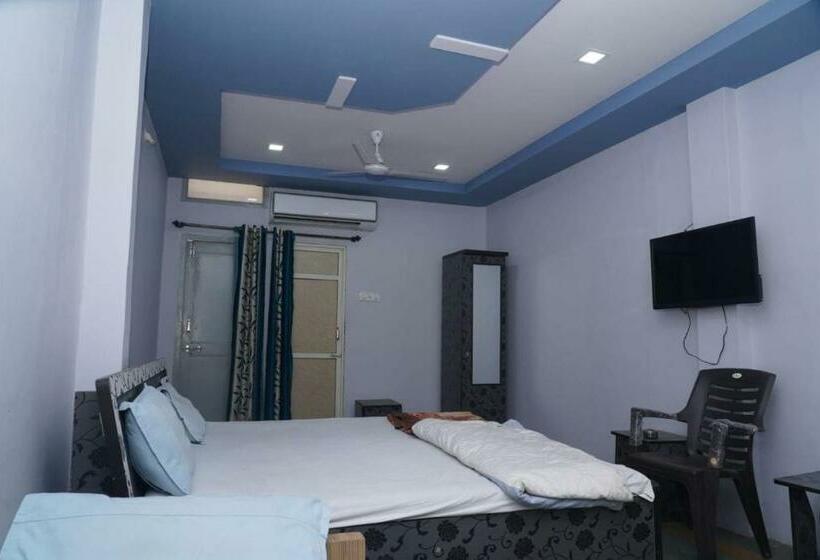 ホテル Pop 82356  Shreenathji