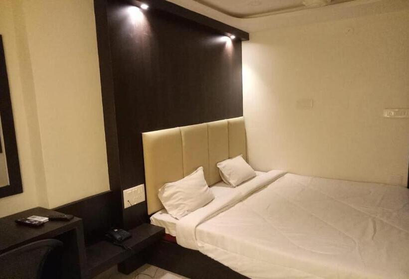 ホテル Pop 82375  Green Star