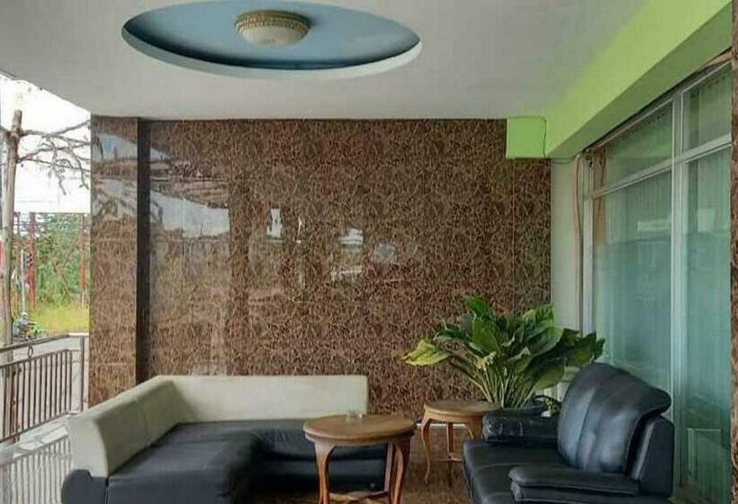 בית מלון כפרי Reddoorz Near Bandara Adi Soemarmo Solo