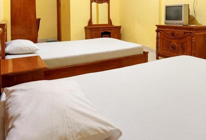 فندق Reddoorz Near Bandara Adi Soemarmo Solo