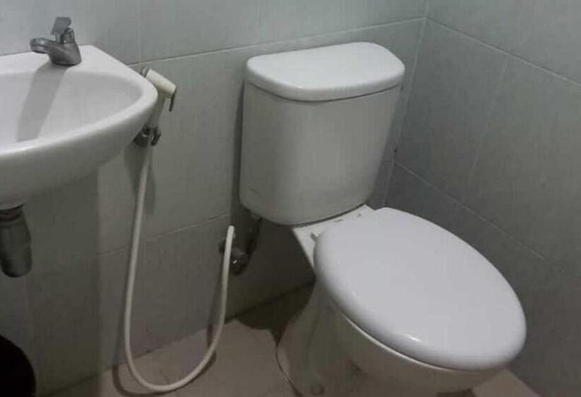 בית מלון כפרי Reddoorz Near Bandara Adi Soemarmo Solo