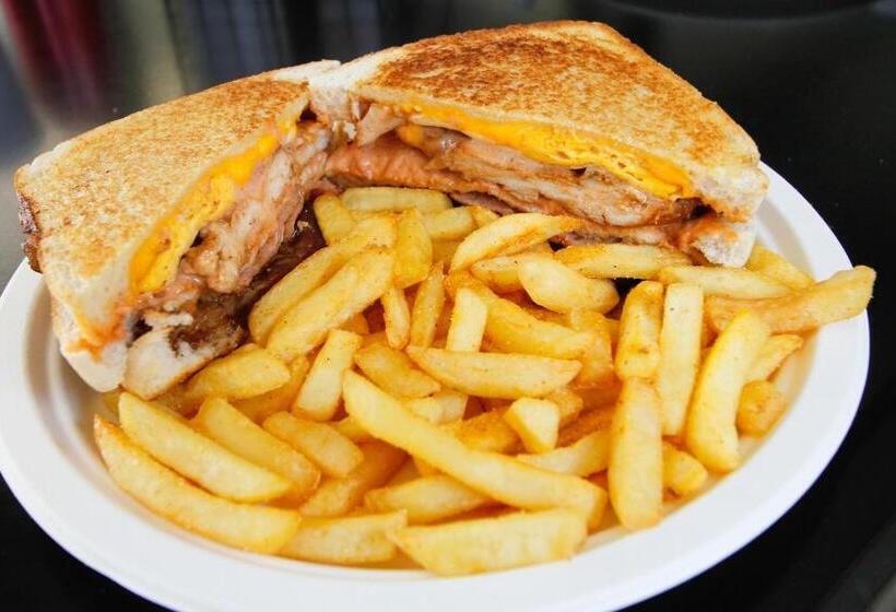 בית מלון כפרי Sleepover Beitbridge