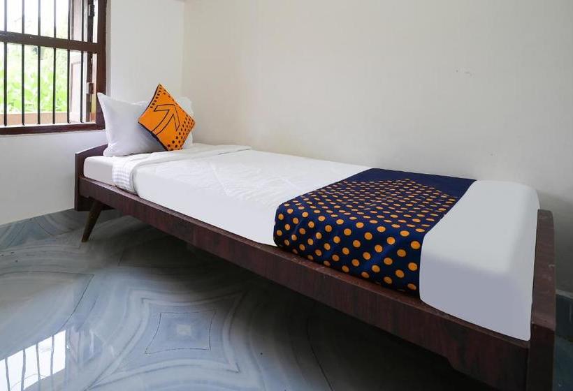 Отель Spot On 82053 Royal Adwita Resort