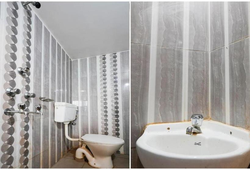 Отель Spot On 82053 Royal Adwita Resort