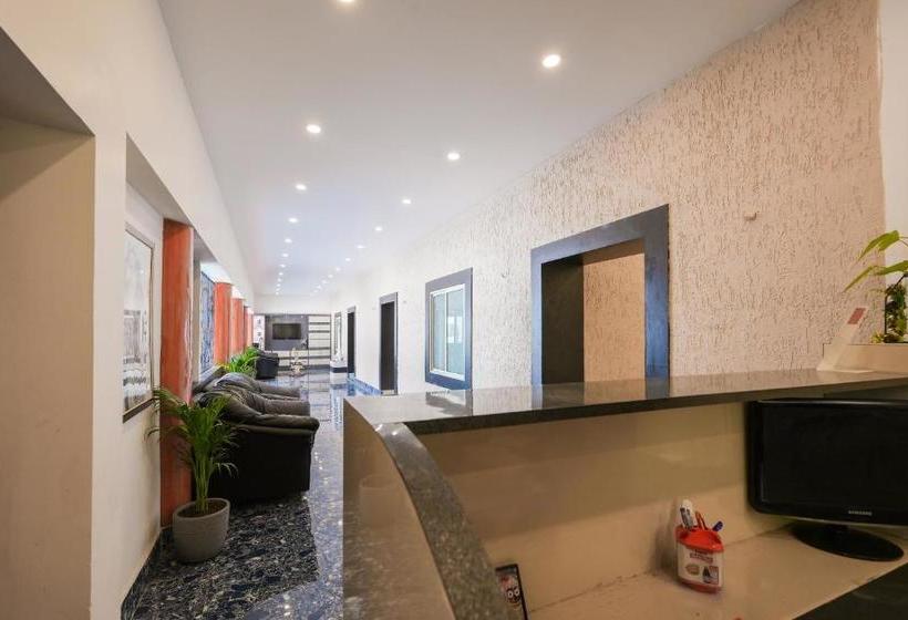 Отель Spot On 82053 Royal Adwita Resort