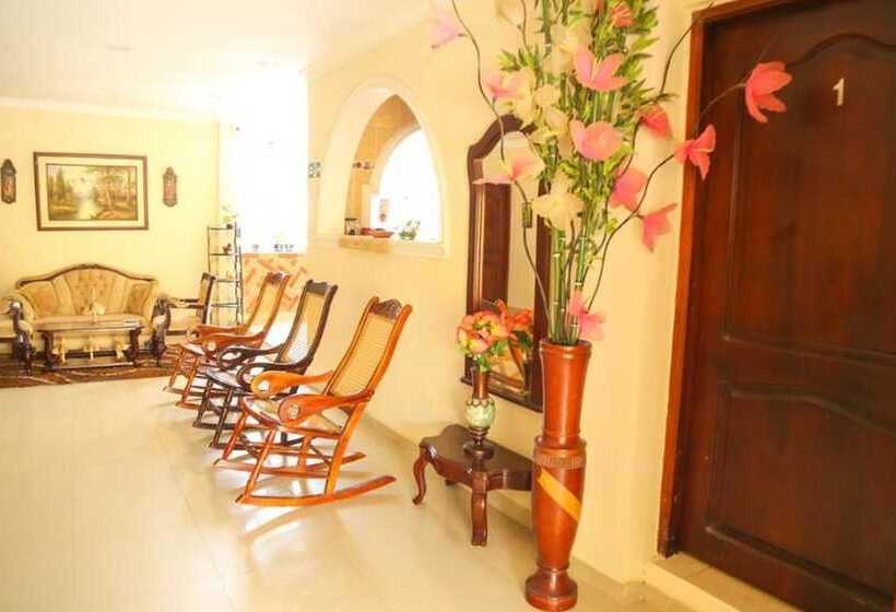 פנסיון Hostal Casa Mebi