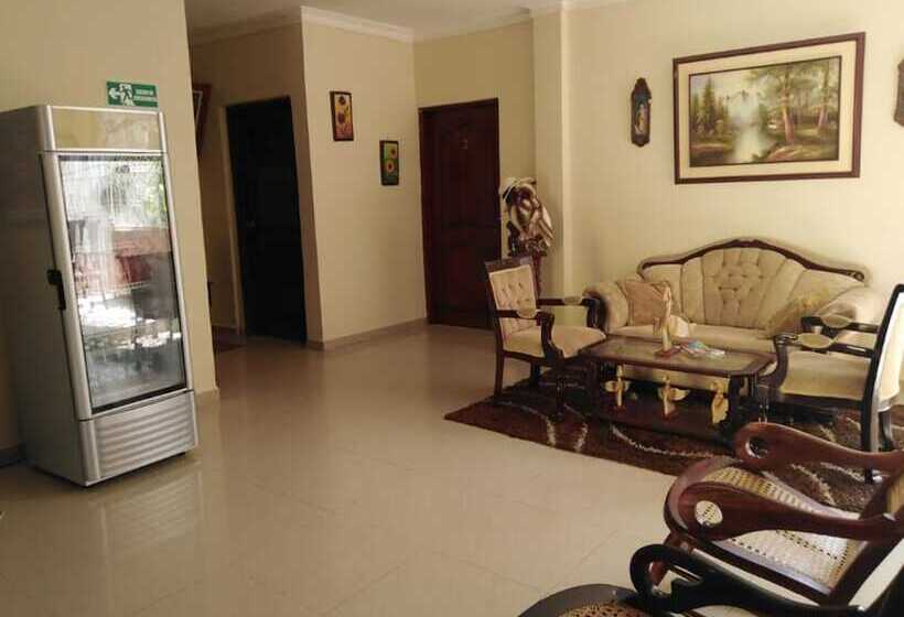 פנסיון Hostal Casa Mebi