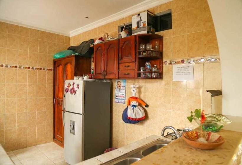 פנסיון Hostal Casa Mebi