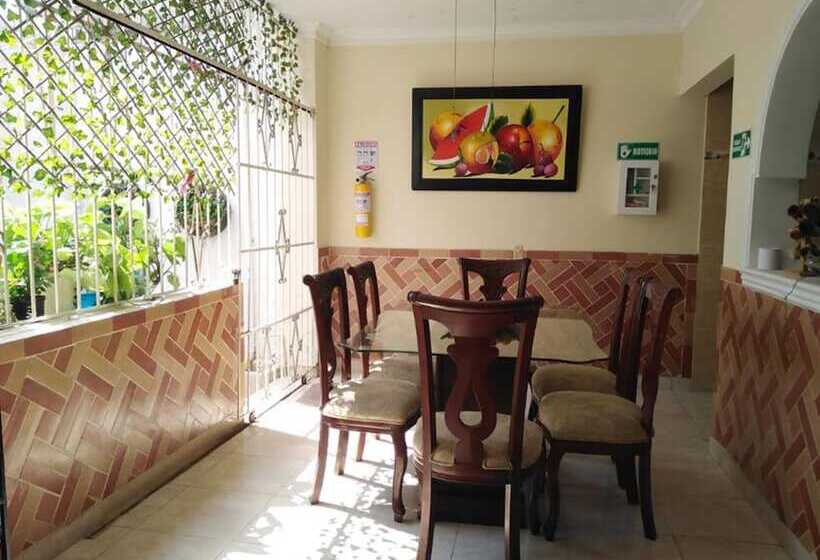 פנסיון Hostal Casa Mebi