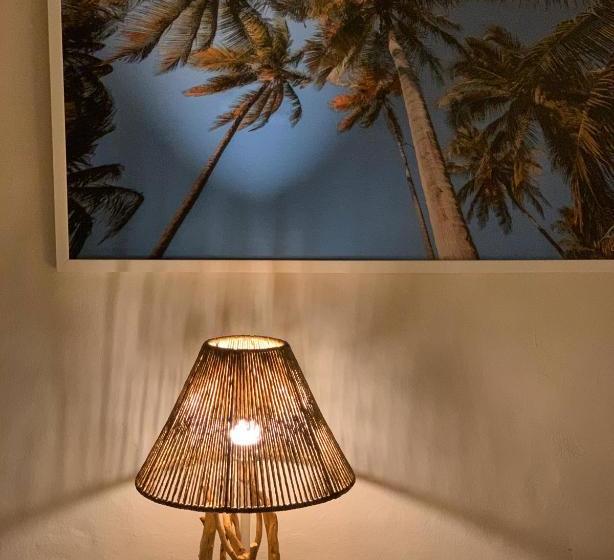 پانسیون Kanaha Beach Villa