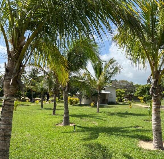 پانسیون Kanaha Beach Villa