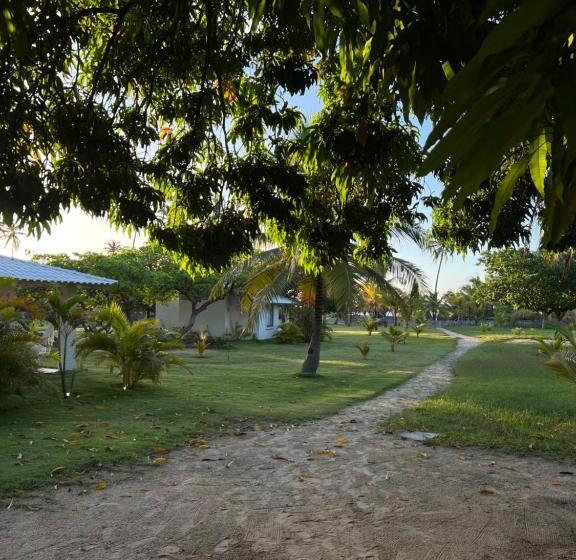 پانسیون Kanaha Beach Villa