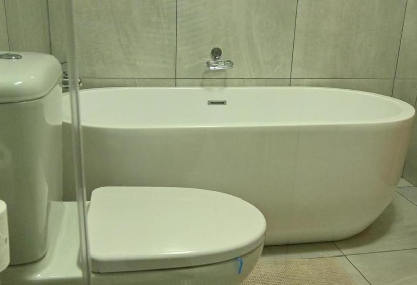 פנסיון Luxury Family En Suite @ 4 Star Guest House