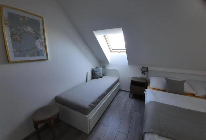 פנסיון Penzion Zahrada Nad řekou, Restaurace A Kavárna   Parkování Grátis