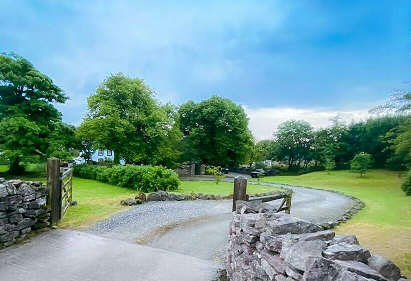 بنسيون Rowrah Hall