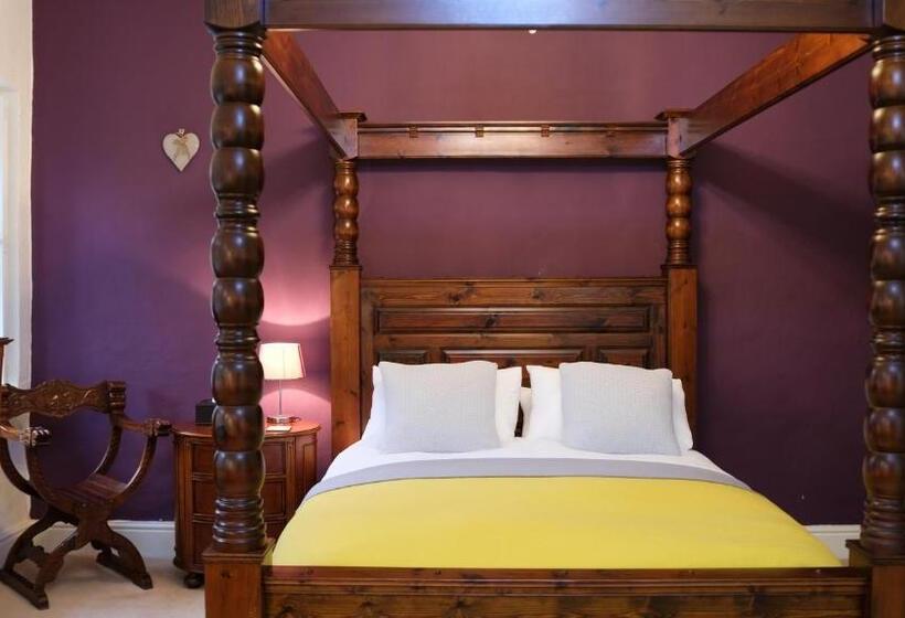 بنسيون Rowrah Hall