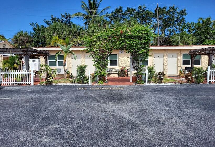 فندق Barefoot Mailman Inn & Suites