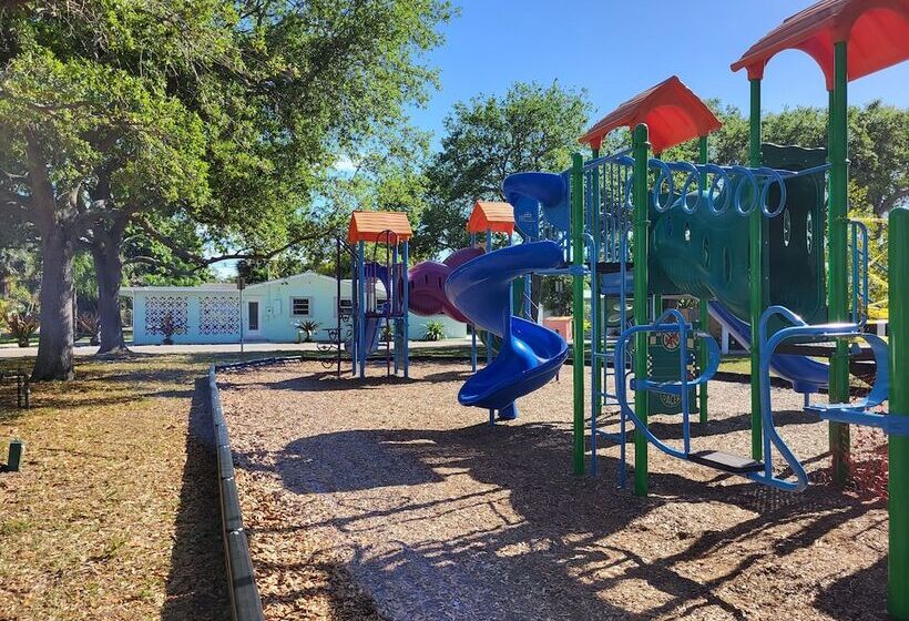 فندق Barefoot Mailman Inn & Suites