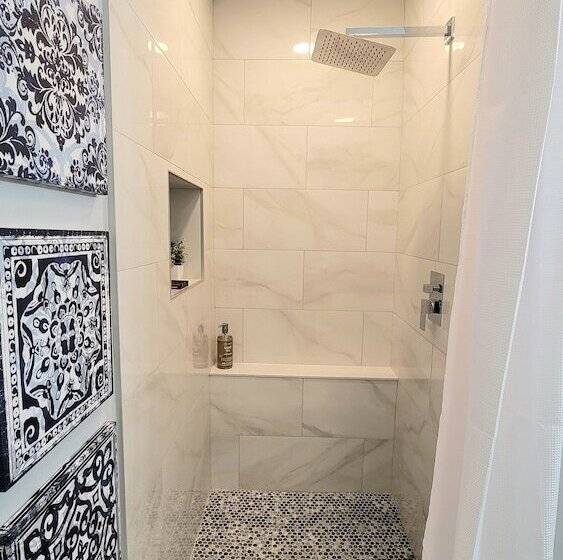 فندق Barefoot Mailman Inn & Suites