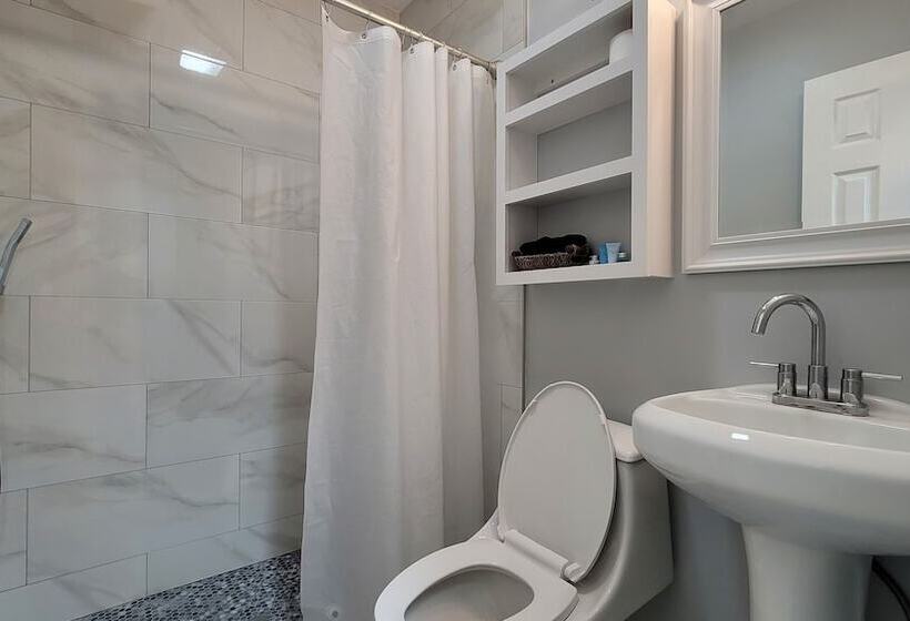 فندق Barefoot Mailman Inn & Suites