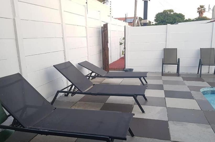 مبيت وإفطار Ebi Okeng Attorneys Inc, 11 Byron Road Table View