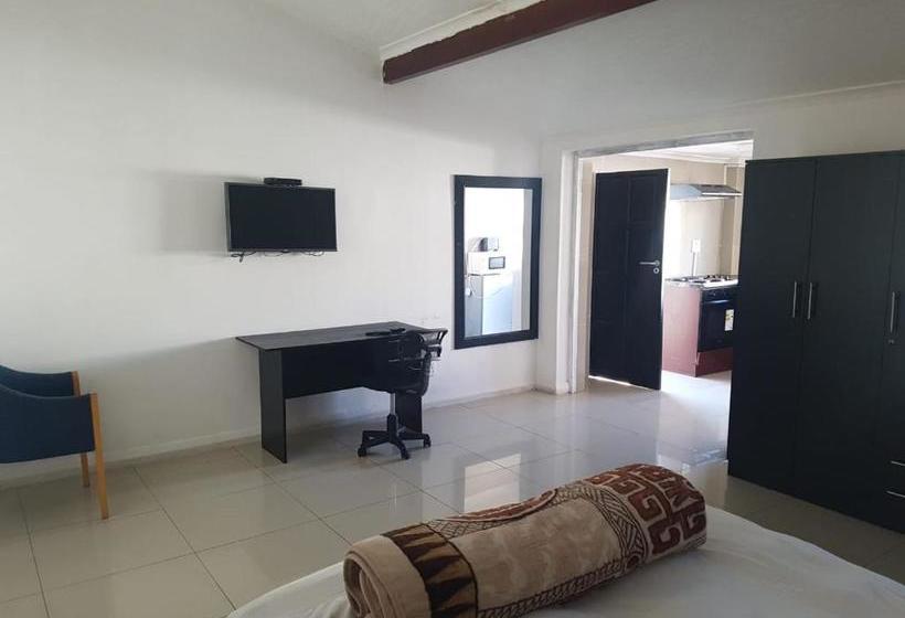 مبيت وإفطار Ebi Okeng Attorneys Inc, 11 Byron Road Table View