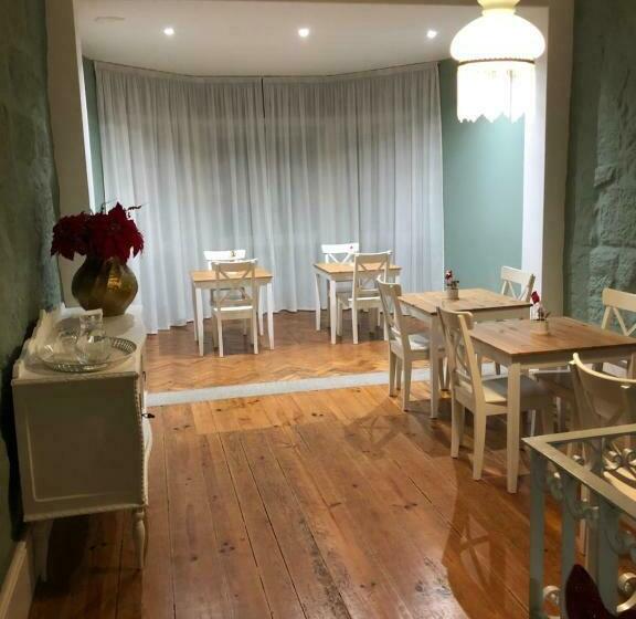 민박 Godinho S House