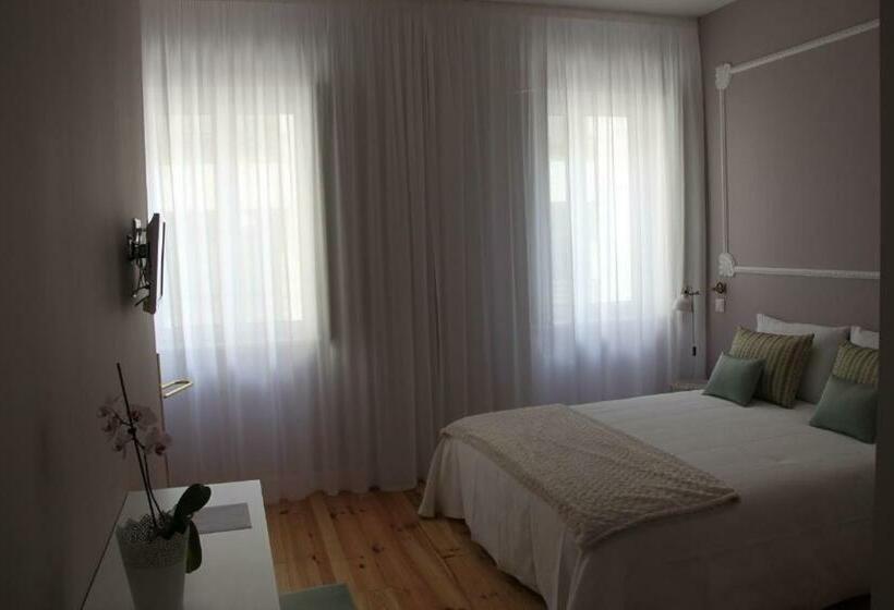 민박 Godinho S House