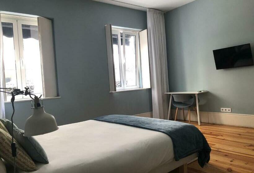 민박 Godinho S House