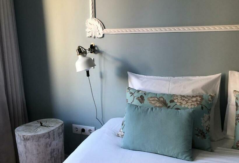 민박 Godinho S House