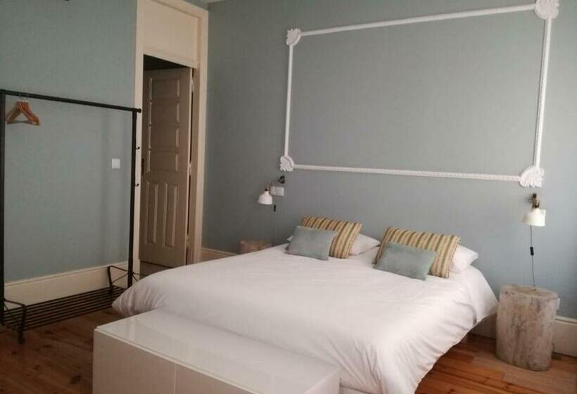 민박 Godinho S House