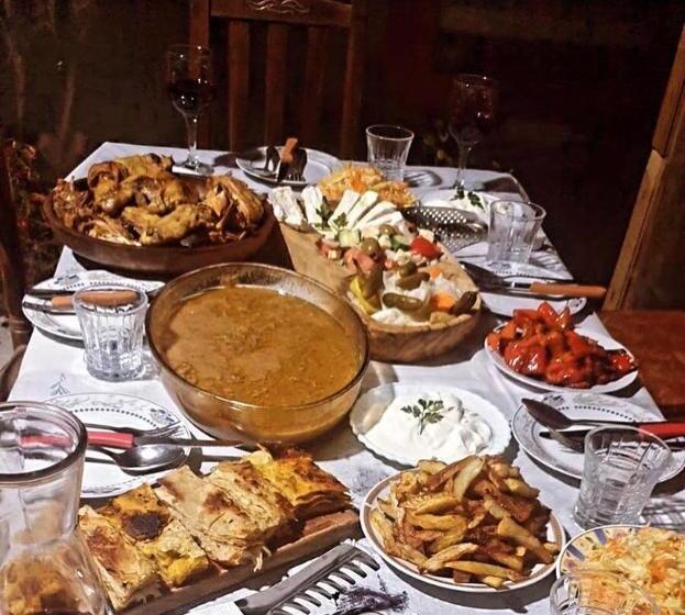 تختخواب و صبحانه Guest House Hyrmet Demushi