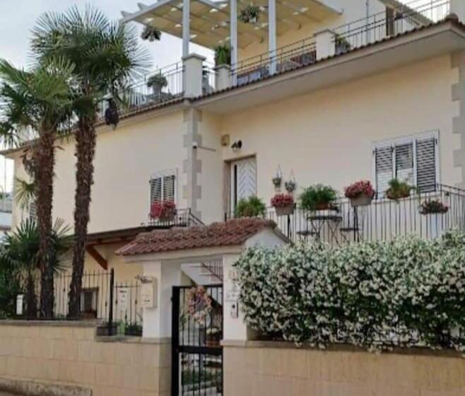 住宿加早餐  La Neviera