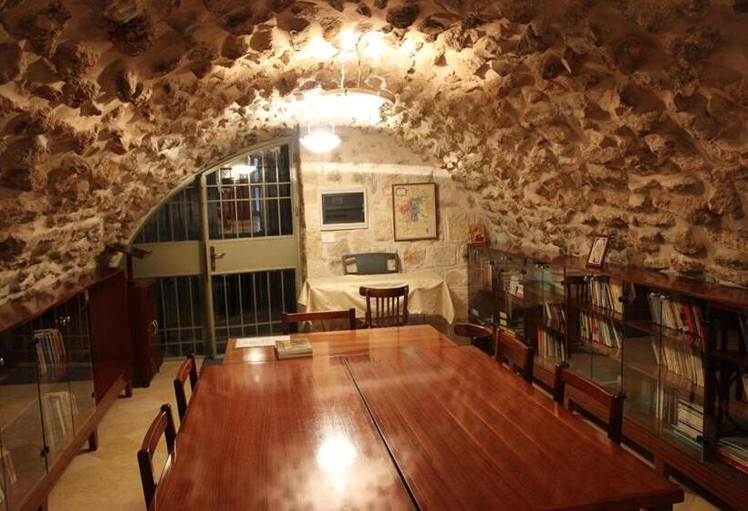 تختخواب و صبحانه Mary S House