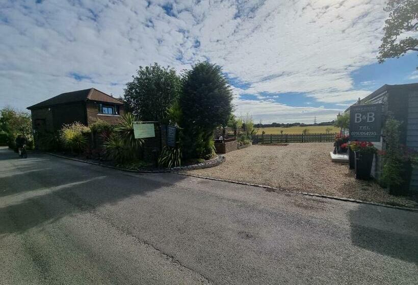 ベッドアンドブレックファースト Varr House @ Meadow View