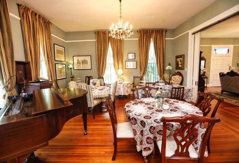 Bed and Breakfast Virginia Point Inn