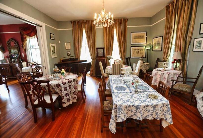 Bed and Breakfast Virginia Point Inn