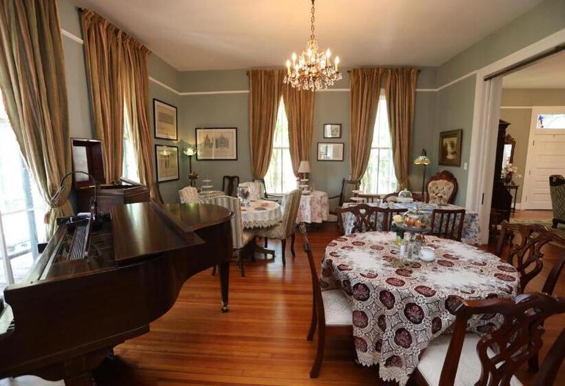 Bed and Breakfast Virginia Point Inn