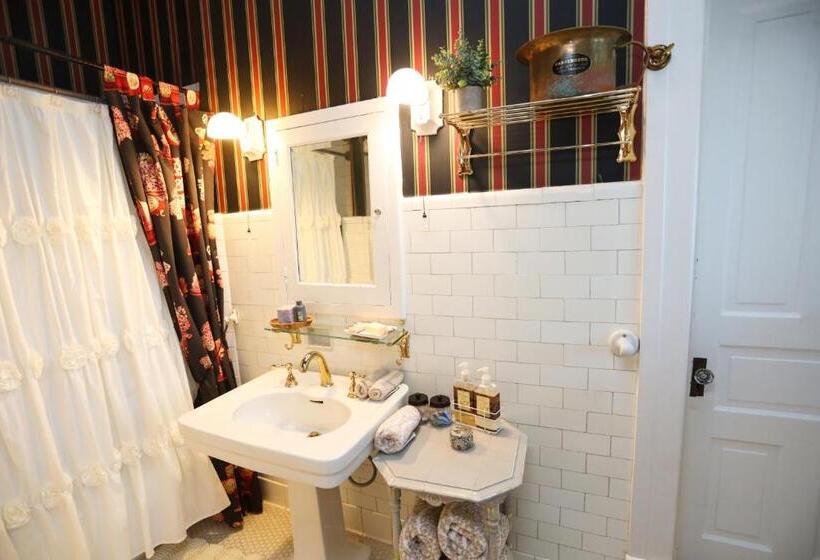 Bed and Breakfast Virginia Point Inn