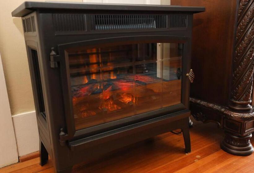 Bed and Breakfast Virginia Point Inn