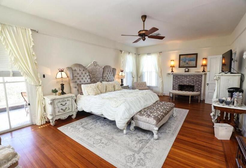 Bed and Breakfast Virginia Point Inn