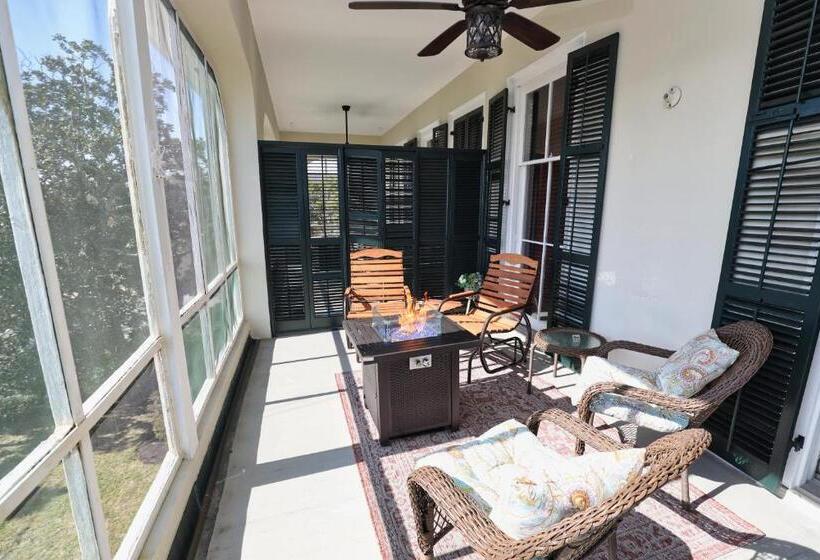 Bed and Breakfast Virginia Point Inn